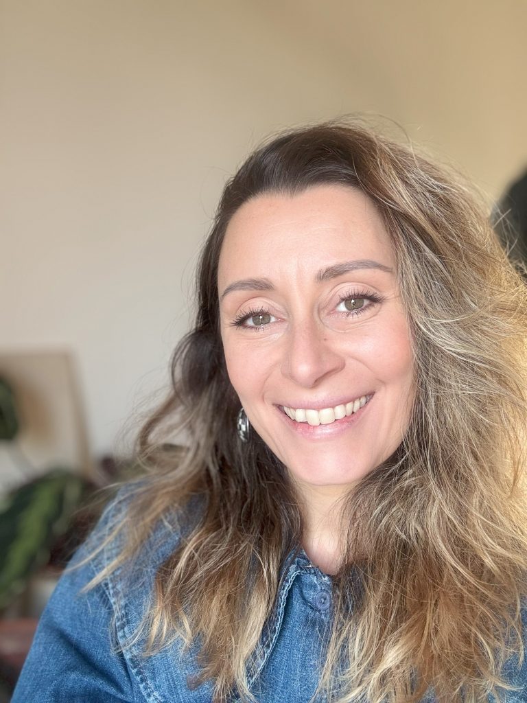Sabrina Cavalli Architecte d'intérieur et décoratrice, je créé du lien avec mes clients pour créer des projets personnalisés et uniques. Décoration, optimisation des espaces, gestion de travaux