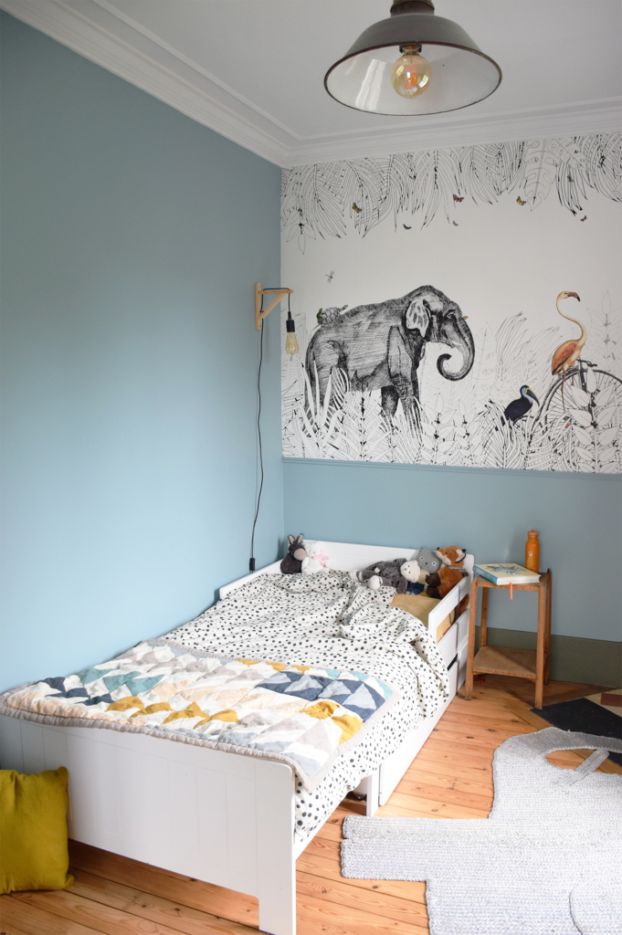 Rénovation complète maison ancienne charme de l'ancien chambre enfant réagencement des espaces décoration personnalisée papier peint panoramique