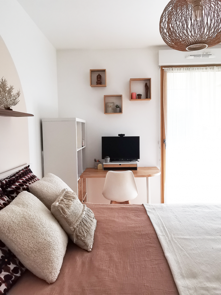 Optimisation de la chambre parentale avec création d'un espace bureau élégant et semi mesure appartement neuf