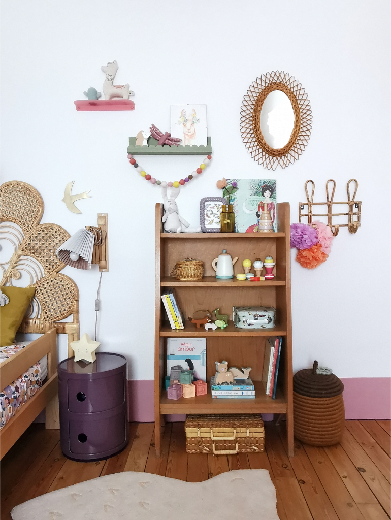 Rénovation complète maison ancienne charme de l'ancien chambre enfant réagencement des espaces décoration personnalisée papier peint panoramique mix and match design vintage style bohème