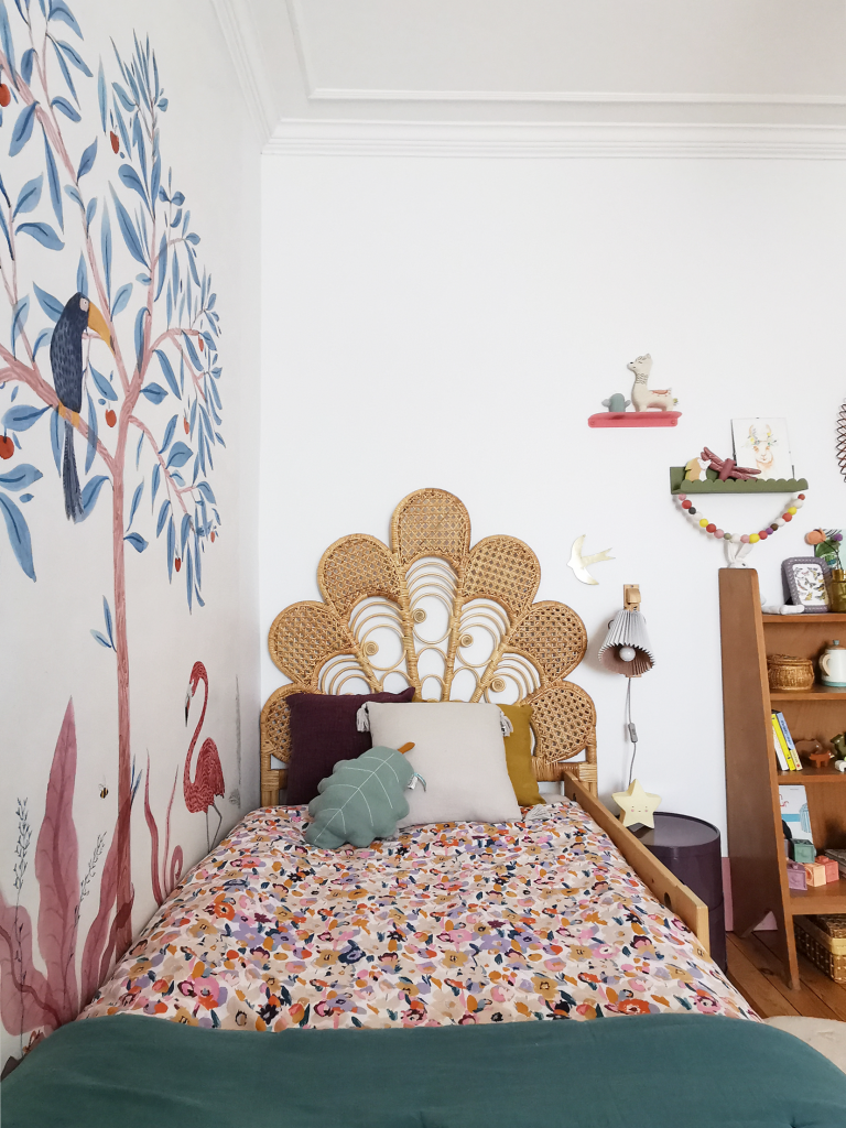 Rénovation complète maison ancienne charme de l'ancien chambre enfant réagencement des espaces décoration personnalisée papier peint panoramique mix and match design vintage style bohème