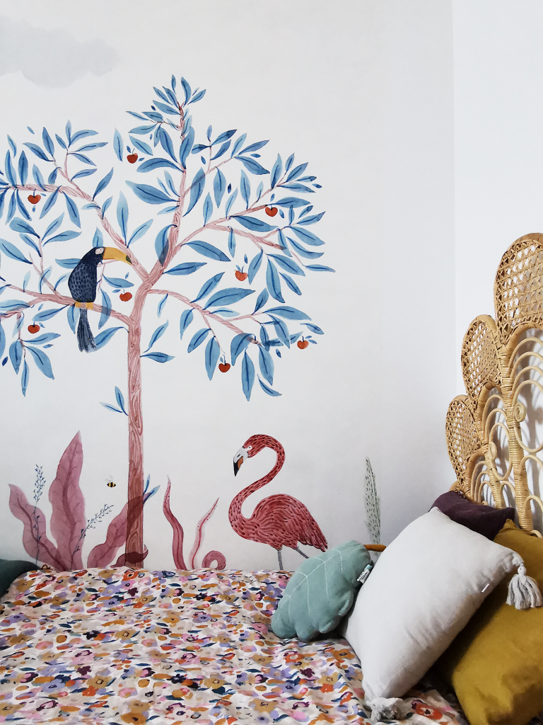 Rénovation complète maison ancienne charme de l'ancien chambre enfant réagencement des espaces décoration personnalisée papier peint panoramique mix and match design vintage style bohème