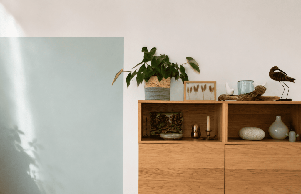 Décoration personnalisée esprit bord de mer. Optimisation d'espace appartement neuf